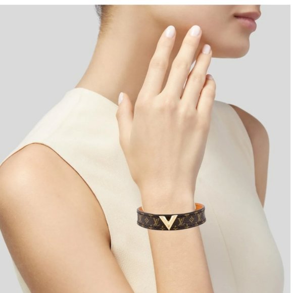 Authentic Louis Vuitton Essential V Bracelet - Picture 1 of 13